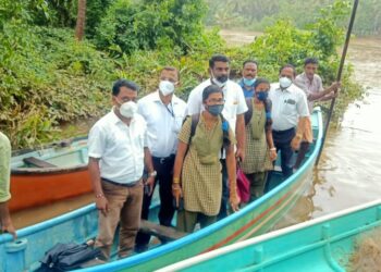 ಪೊಡವಿಗೊಡೆಯನ ನಾಡಿನ ಸಾಧಕ  : SSLC ವಿದ್ಯಾರ್ಥಿಗಳ ಸಲುವಾಗಿ ದೋಣಿ ಏರಿದ ಡಿಡಿಪಿಐ