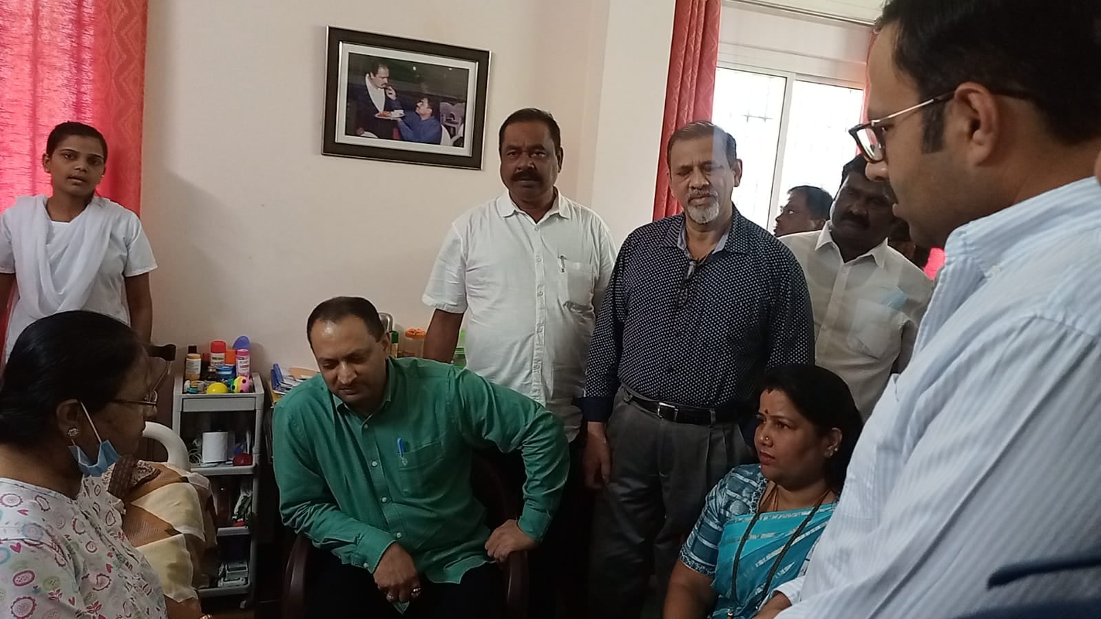 anantkumar hegde visits jds leader anand asnotikar house