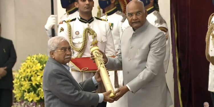 president-ram-nath-kovind-confers-the-padma-bhushan-on-dr-chandrasekhar-b-kambar
