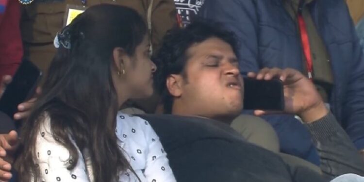 video-of-man-eating-gutkha-stands-kanpur-during-first-test-goes-viral-inspires-hilarious-memes-ind-vs-nz-watch
