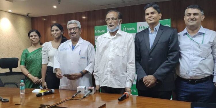 famous-five-rupees-doctor-shankaregowda-from-mandya-recovers-in-fortis-hospital-in-bangalore