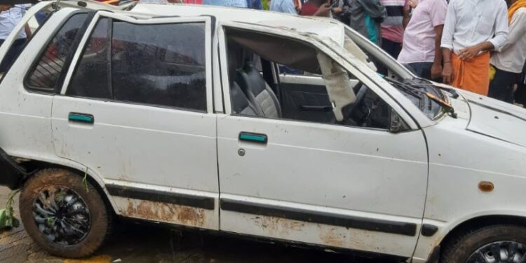 baithadka car accident car-overturned-into-river-in-kaniyoor-mangaluru