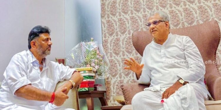 dk shivakumar meet veerendra heggade kpcc-president-dk-shivakumar-reaction-after-meets-dr-d-veerendra-heggade