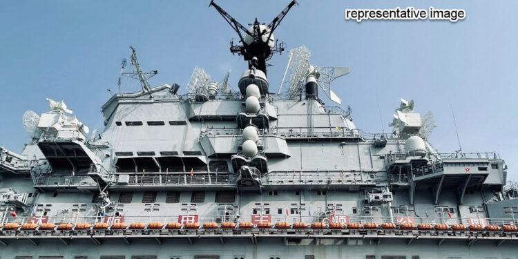 warships-in-karachi-pakistan-port-for-sea-guardian