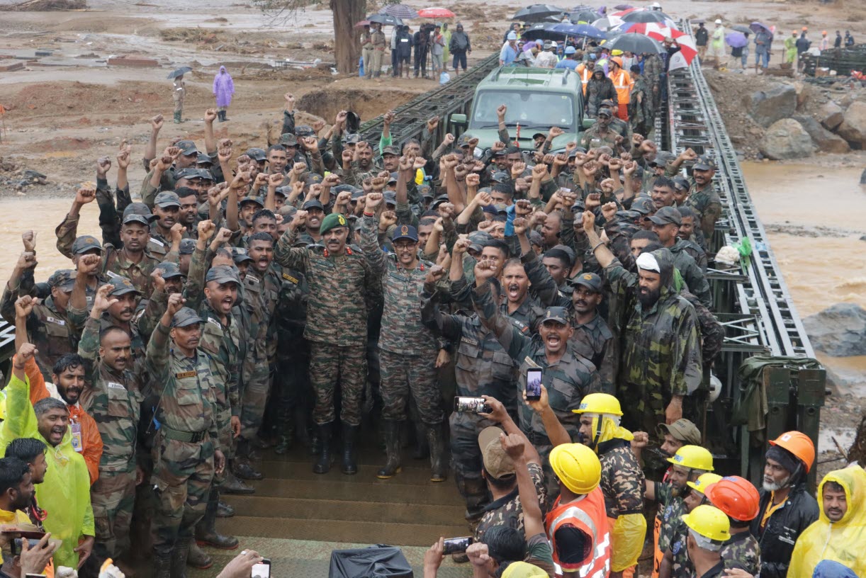 wayanad-landslides-indian-army-completes-10-day-rescue-operations-gets-emotional-send-off-from-people-watch-video ವಯನಾಡಿನಲ್ಲಿ